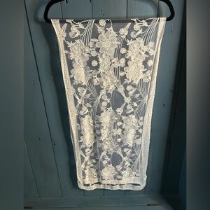 Elegant Vintage Ivory White Lace Floral Embroidered Scarf or Bridal Veil
